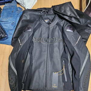 트라이엄프 라이딩자켓 이미지