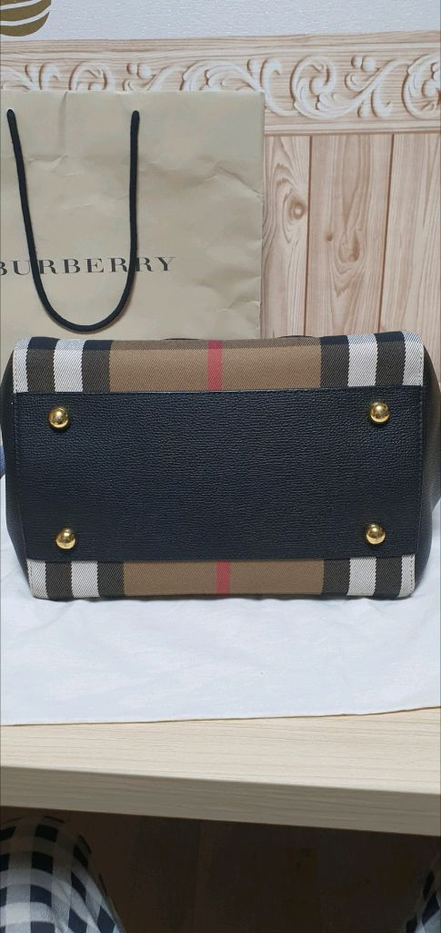 버버리 캔터비 숄더백 토트백 정품S급(감정O)구찌프라다루이비통디올고야드샤넬셀린느보테가생로랑발렌시아가가방 이미지