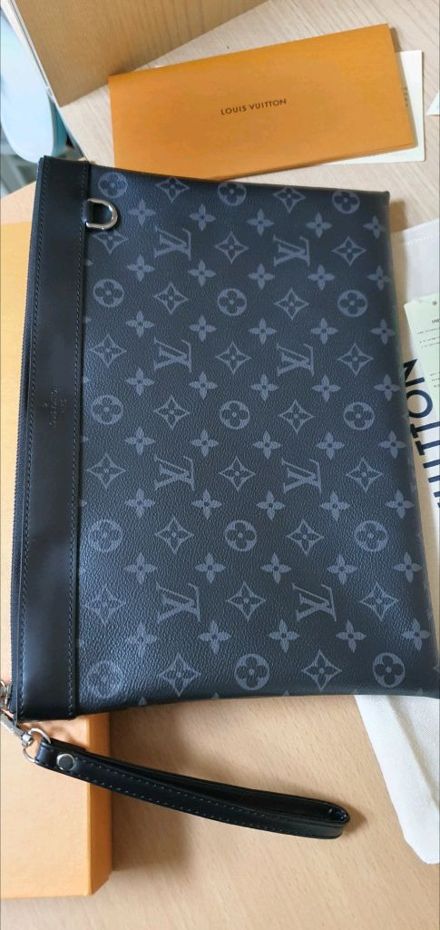 루이비통 이클립스 클러치백 새상품급 정품(영수증O)구찌프라다루이비통디올고야드샤넬셀린느보테가생로랑발렌시아가버버리가방 이미지