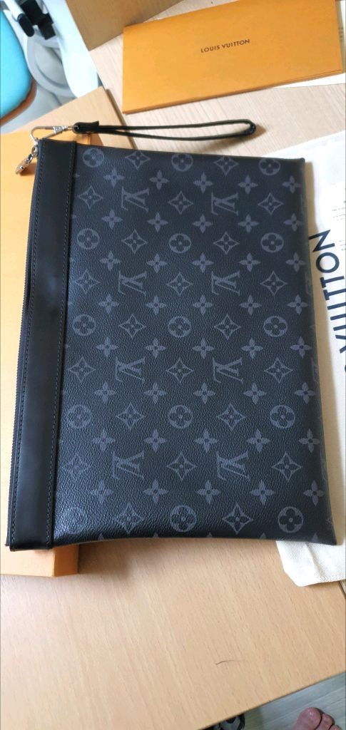 루이비통 이클립스 클러치백 새상품급 정품(영수증O)구찌프라다루이비통디올고야드샤넬셀린느보테가생로랑발렌시아가버버리가방 이미지