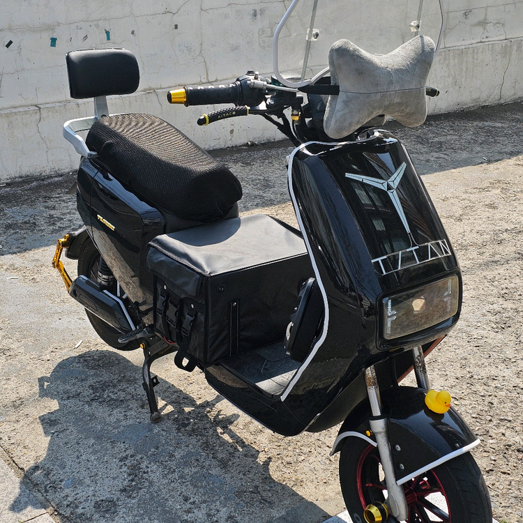 [배터리 2개] 블랙 TITAN 타이탄 1000 전기 스쿠터 오토바이 이미지