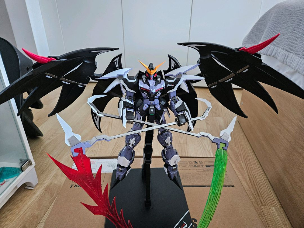 데스사이즈 헬 커스텀 건담 1/60 스케일 완성품 이미지