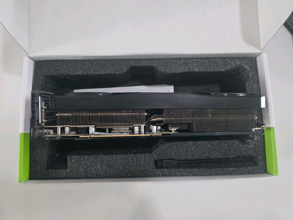 [대전판매] PNY 지포스 RTX 5070 Ti OC D7 16GB Triple Fan 이미지