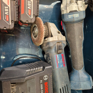 보쉬 유선/무선 그라인더세트 (배터리2개.충전기포함) 이미지