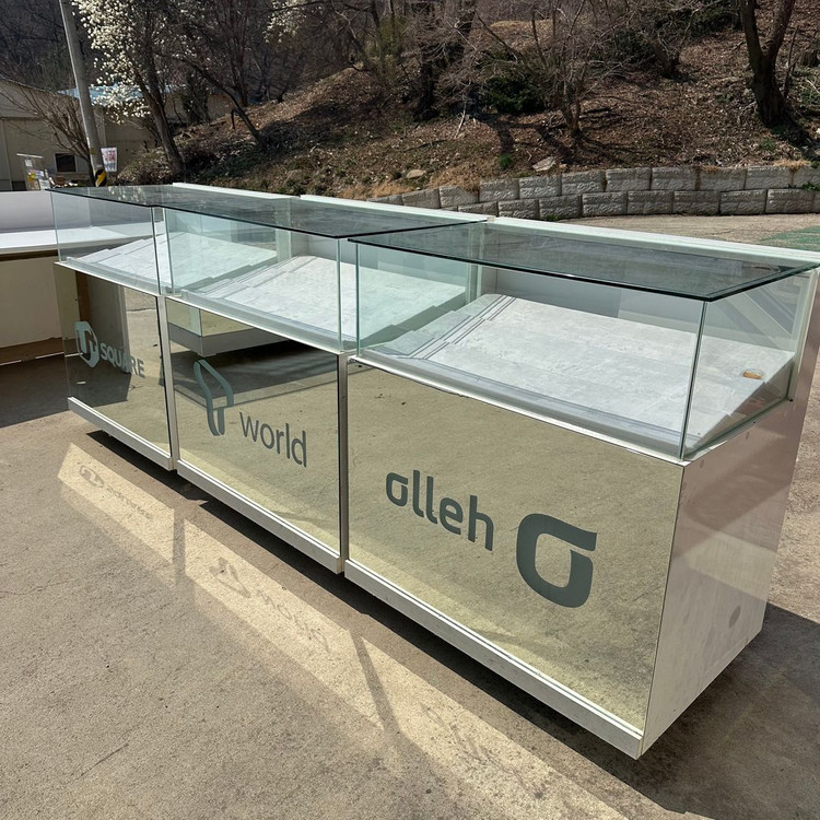 핸드폰 휴대폰 쇼케이스 진열장 메탈 진열대 인포데스크 세트 이미지