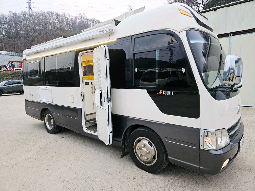10년식 카운티 캠핑카 판매합니다 이미지