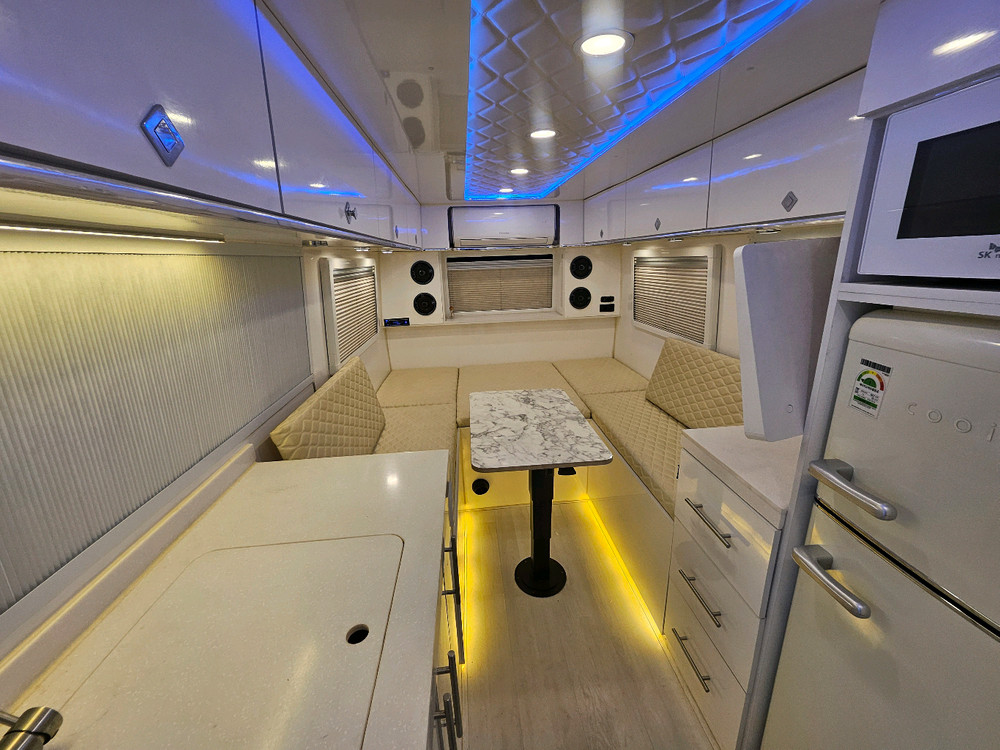 10년식 카운티 캠핑카 판매합니다 이미지