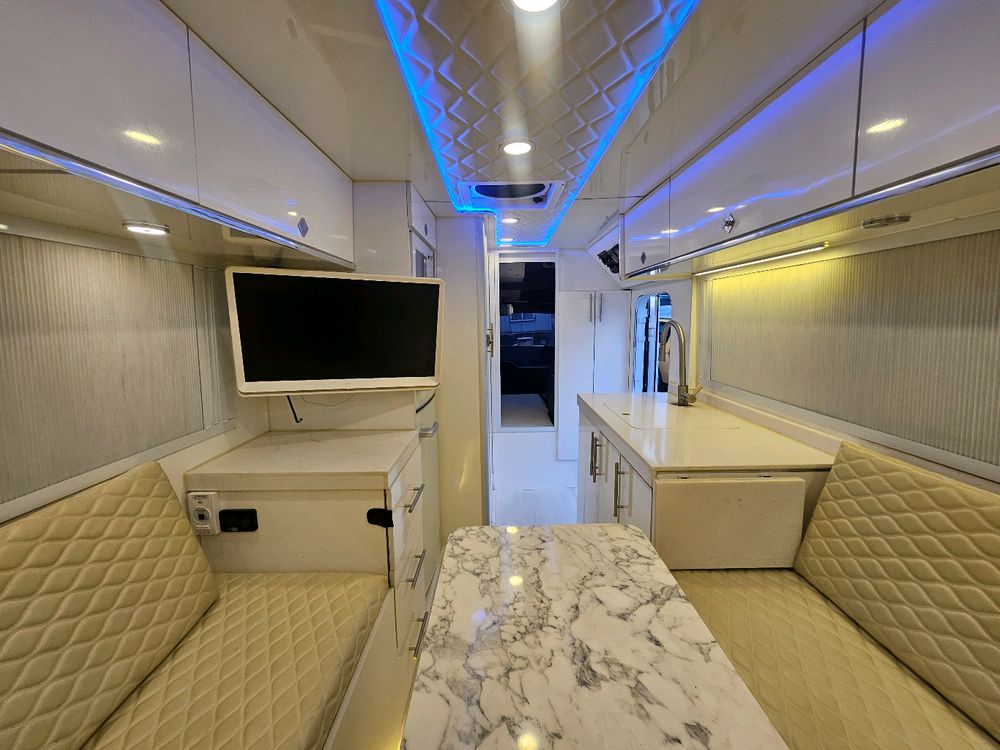 10년식 카운티 캠핑카 판매합니다 이미지