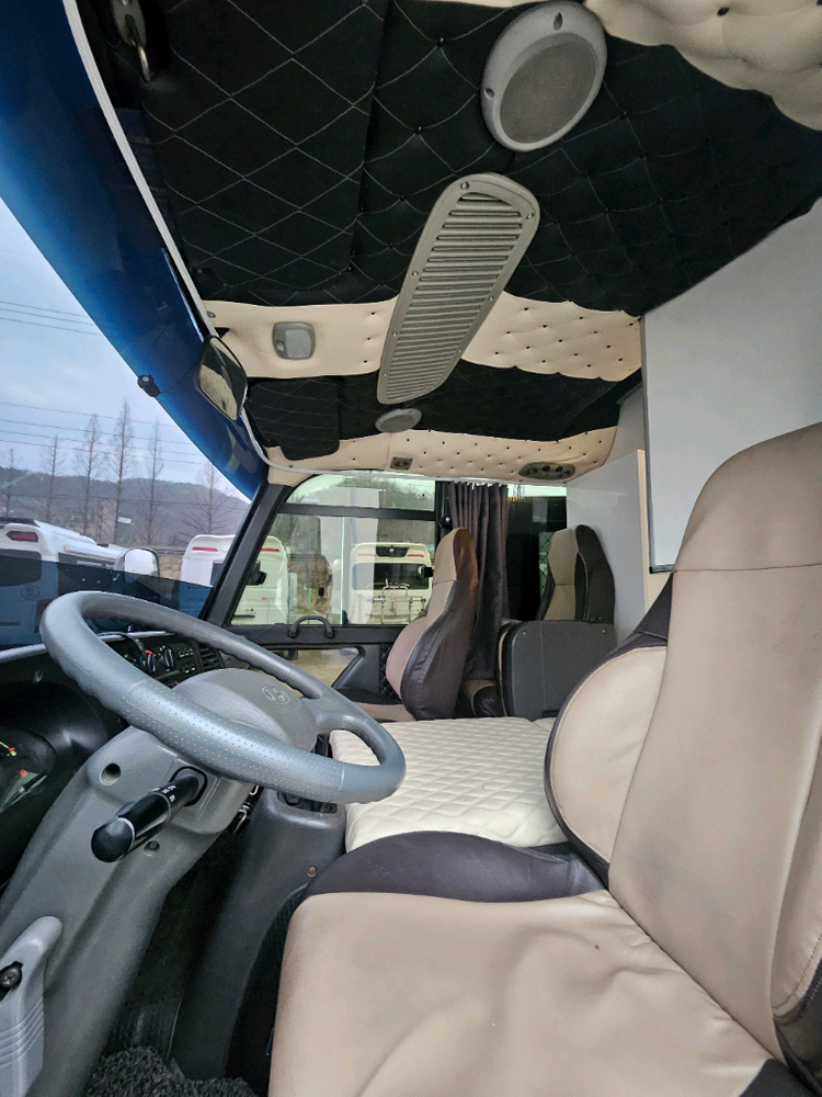 10년식 카운티 캠핑카 판매합니다 이미지