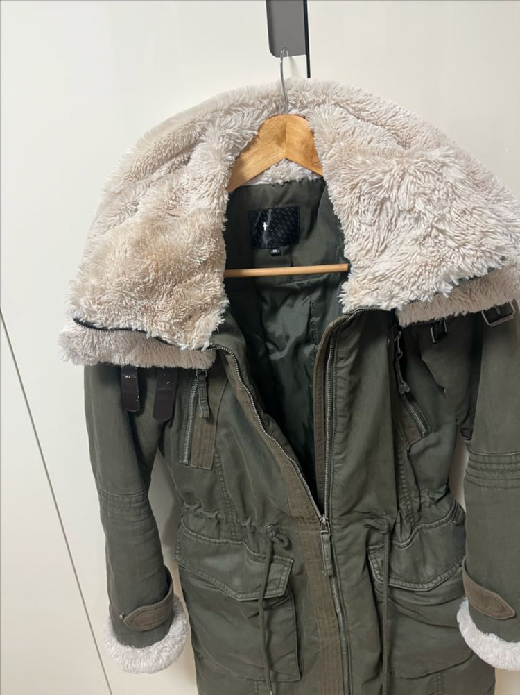 카키 야상 이미지