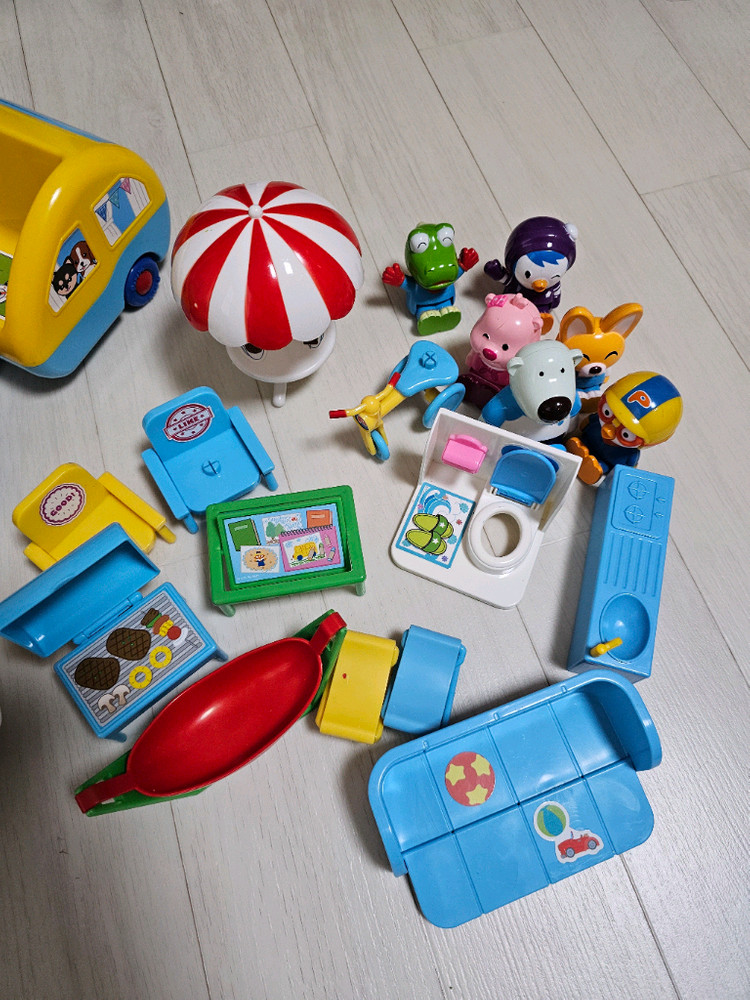 뽀로로 캠핑카 이미지