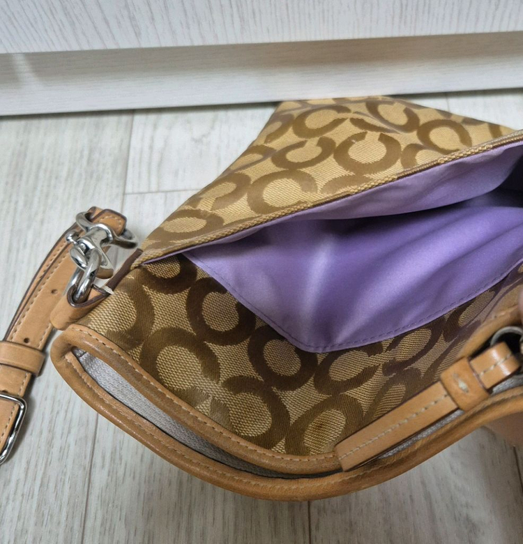 코치 시그니처 크로스백(여성용) 이미지