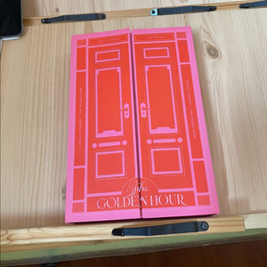 2022 아이유 콘서트 골든아워 DVD 이미지