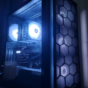 9800X3D RTX5080 32GB 2TB 컴퓨터 입니다 이미지