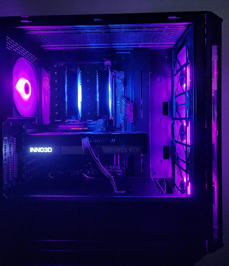 9800X3D RTX5080 32GB 2TB 컴퓨터 입니다 이미지