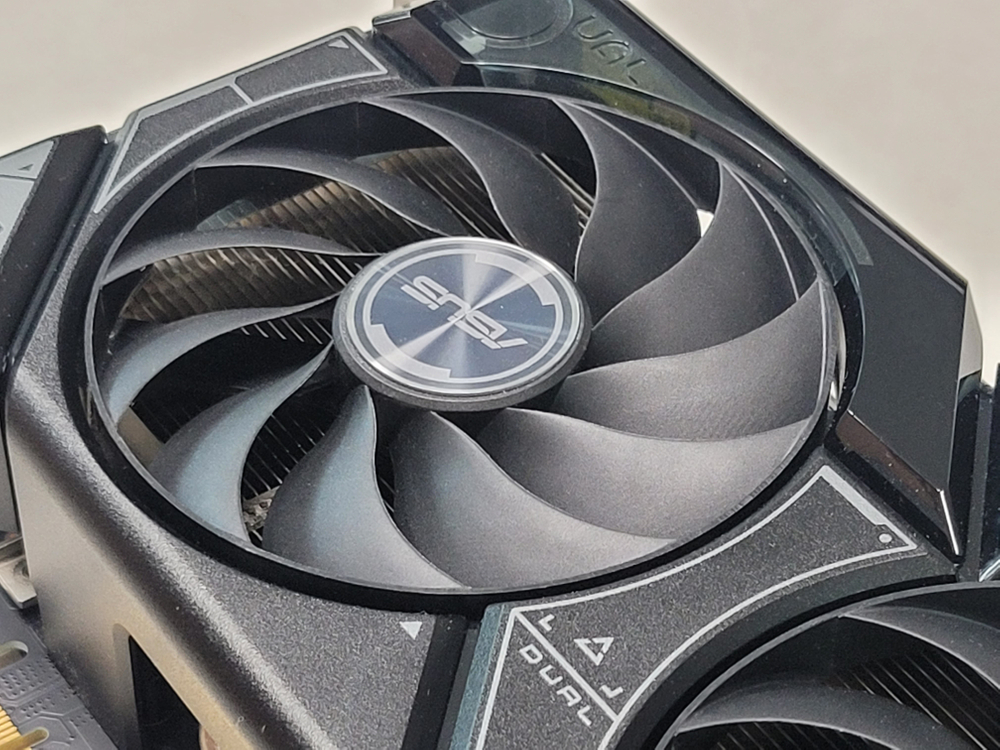 ASUS DUAL 지포스 RTX 4060 O8G OC D6 8GB 이미지