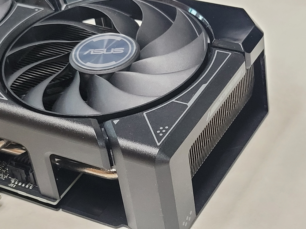 ASUS DUAL 지포스 RTX 4060 O8G OC D6 8GB 이미지