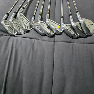 브릿지스톤 v3007세대 ns pro s 9아이언 팝니다 4번은 6세대 이미지