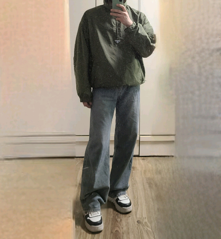 프라다 아노락 자켓 명품의류오버핏바람막이패딩블루종바이커백맨투맨구찌루이비통톰브라운몽클레어스톤아일랜드에르메스크로스백니트 이미지