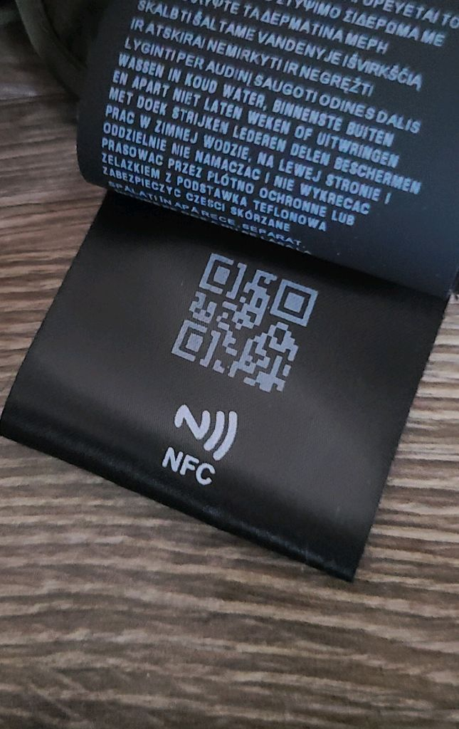 프라다 아노락 자켓 명품의류오버핏바람막이패딩블루종바이커백맨투맨구찌루이비통톰브라운몽클레어스톤아일랜드에르메스크로스백니트 이미지