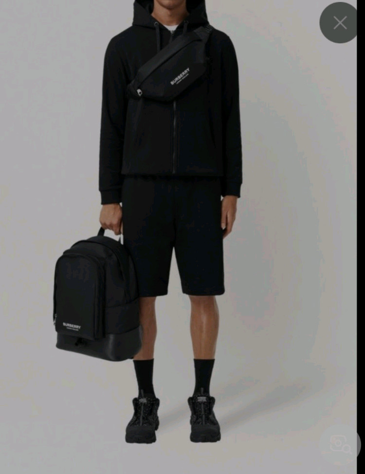 버버리 힙색 벨트백크로스백숄더백테수토호보백가방백팩구찌루이비통디올샤넬생로랑셀린느에르메스버버리로로피아나델보 이미지