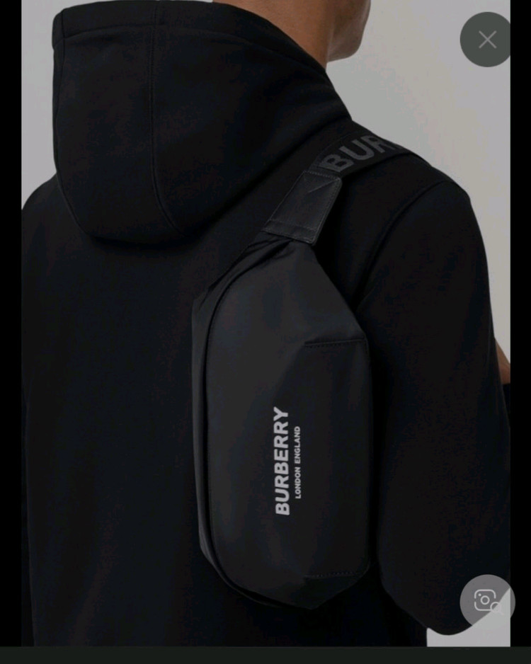 버버리 힙색 벨트백크로스백숄더백테수토호보백가방백팩구찌루이비통디올샤넬생로랑셀린느에르메스버버리로로피아나델보 이미지