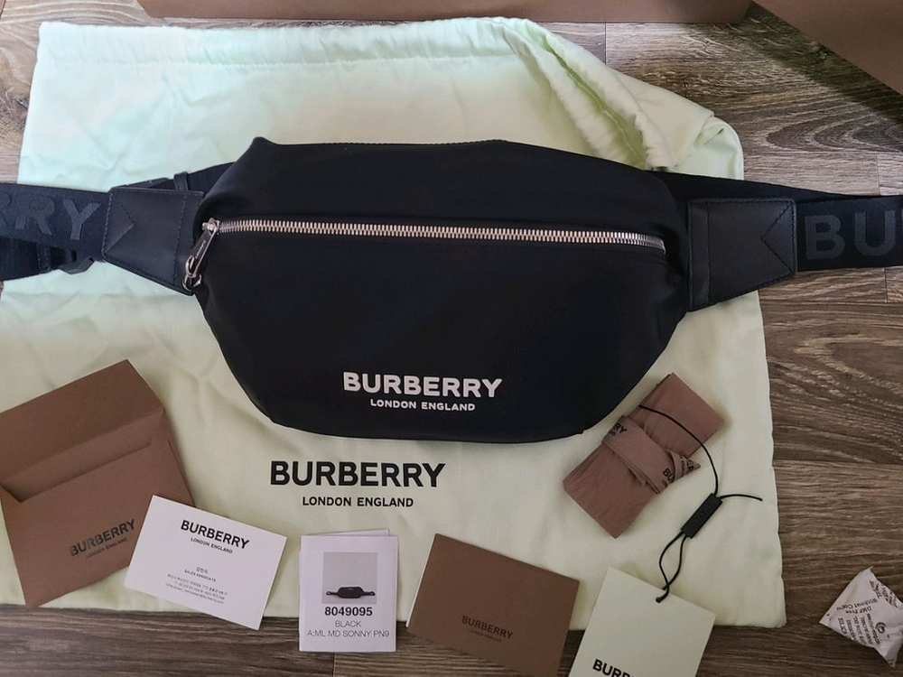 버버리 힙색 벨트백크로스백숄더백테수토호보백가방백팩구찌루이비통디올샤넬생로랑셀린느에르메스버버리로로피아나델보 이미지