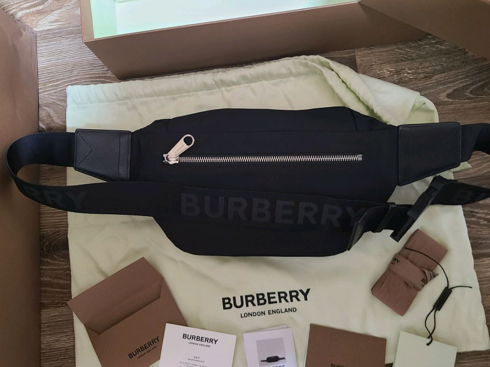 버버리 힙색 벨트백크로스백숄더백테수토호보백가방백팩구찌루이비통디올샤넬생로랑셀린느에르메스버버리로로피아나델보 이미지
