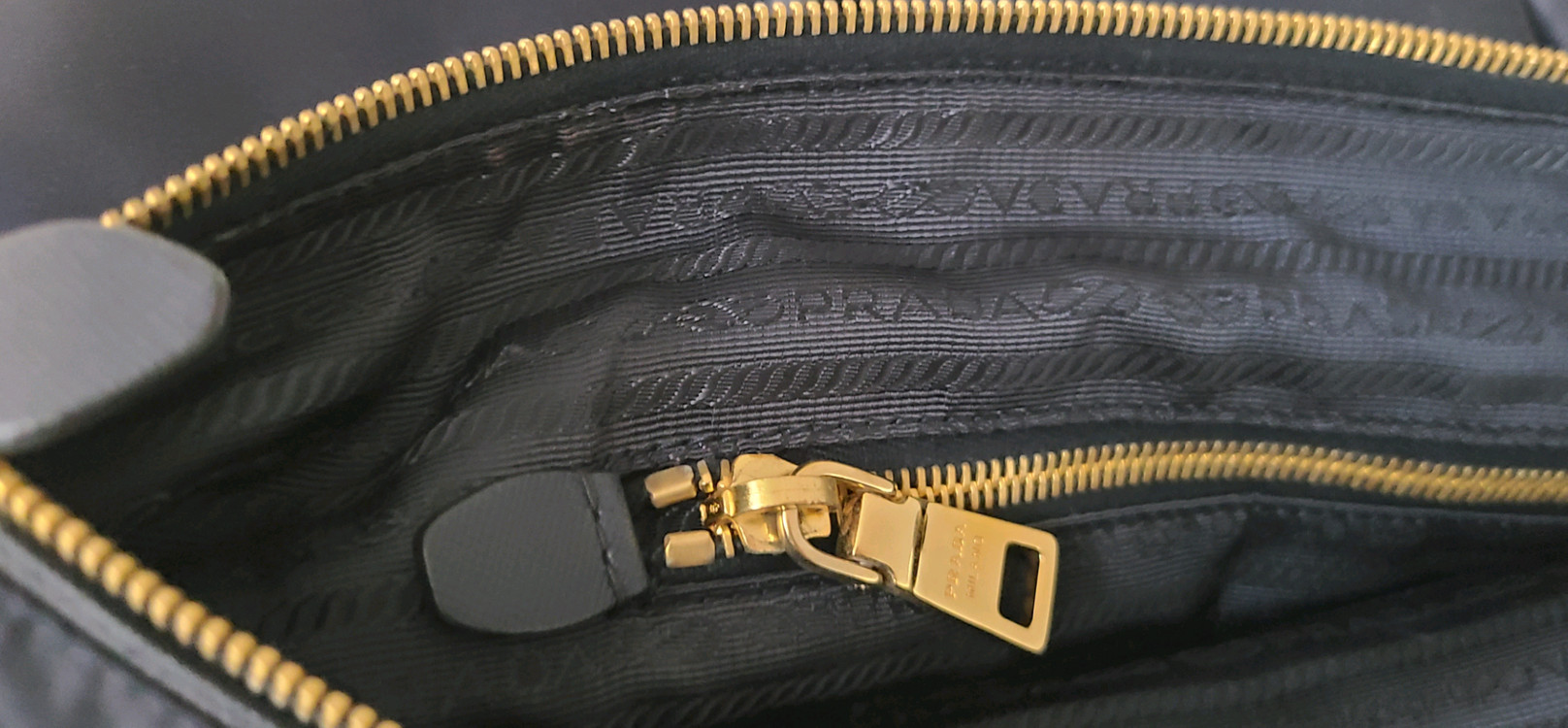 프라다 사피아노 크로스백숄더백사피아노럭스미니테수토호보버킷복조리 구찌루이비통발렌시아가디올셀린느샤넬가방생로랑에르메 이미지