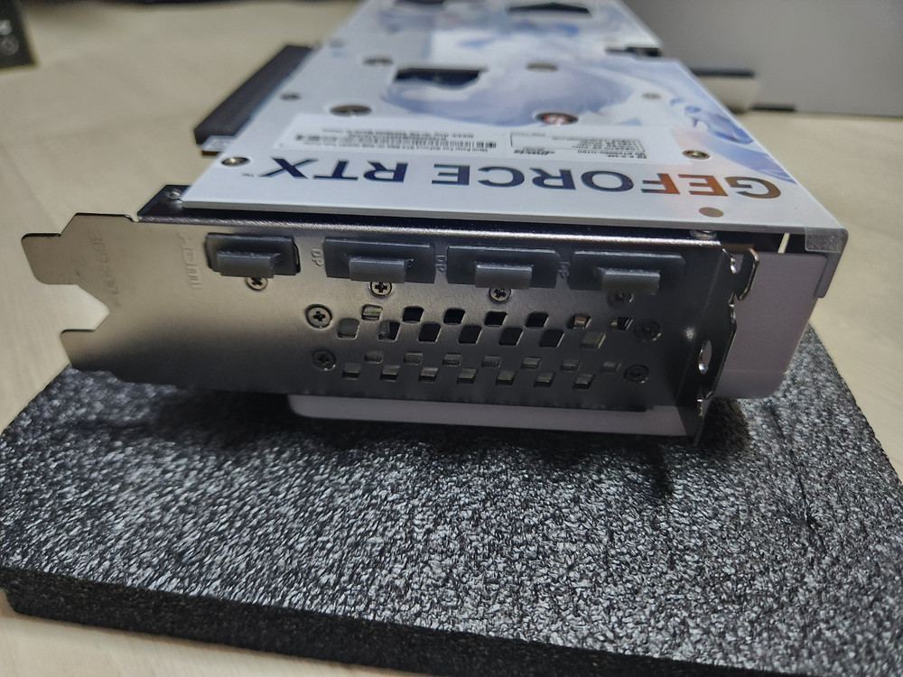 MANLI 지포스 RTX 5060 Polar Fox D7 OC 8GB 대원씨티에스 이미지