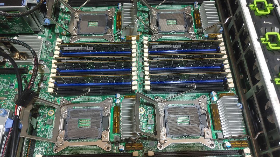 Cisco 시스코 UCS-C420M3 4CPU 서버 이미지