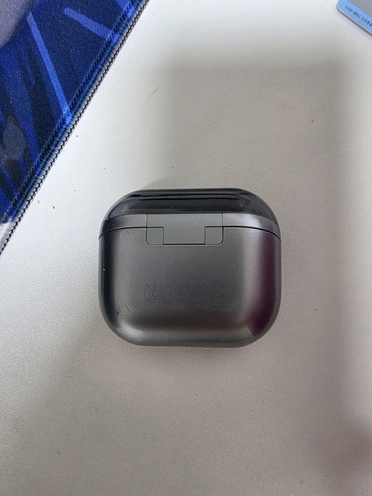 버즈3 프로 충전케이스 이미지