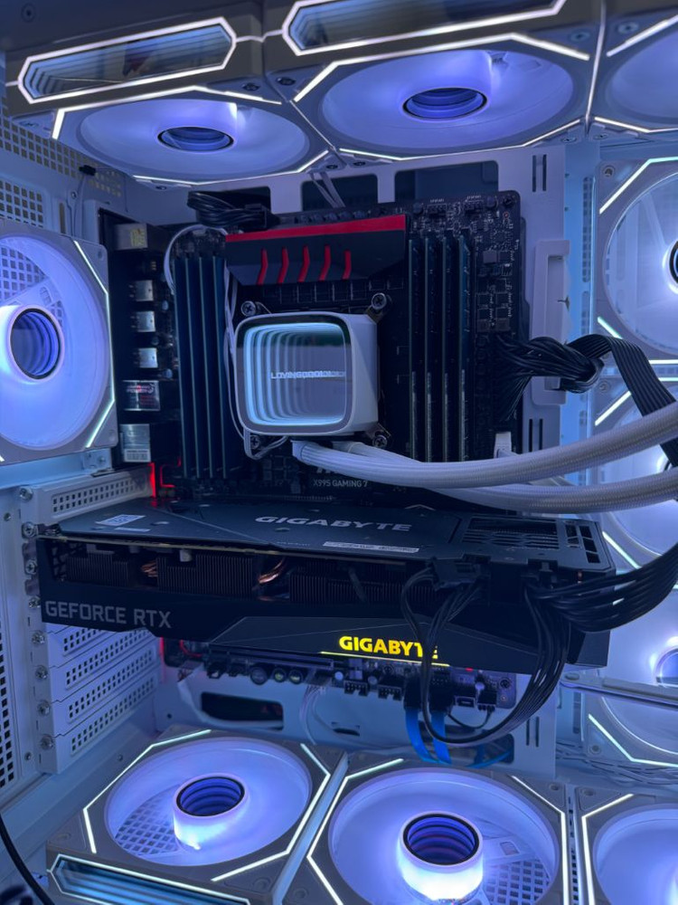 인텔 제온 e5 2699v3 프로세서MSI Mag Gaming 케이스600와트 전원 공급 장치기가바이트 3070 8 이미지