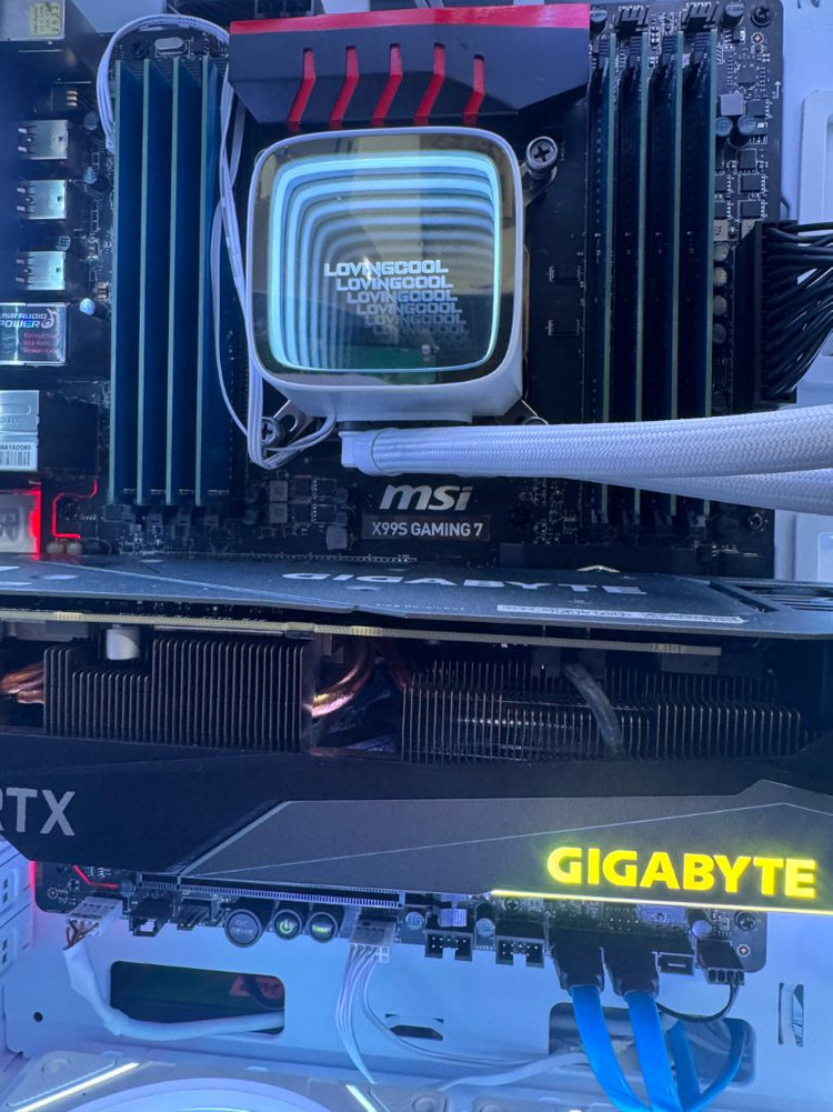 인텔 제온 e5 2699v3 프로세서MSI Mag Gaming 케이스600와트 전원 공급 장치기가바이트 3070 8 이미지