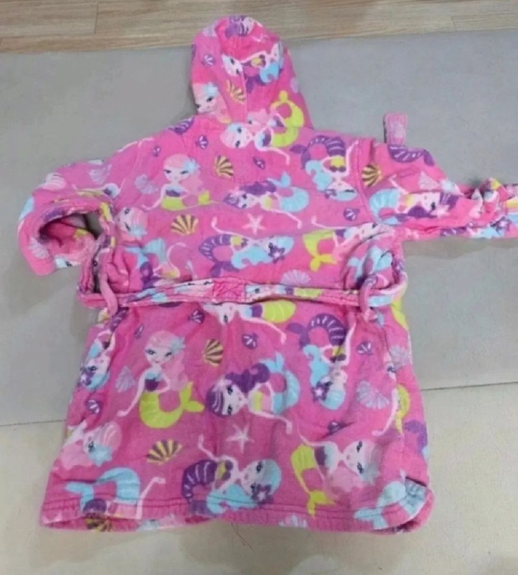 아기비치가운 여아가운 유아가운 이미지