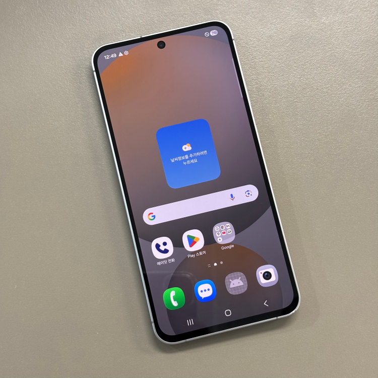 갤럭시S24FE 실버색상 256용량 미파손 무잔상 특AAA급 상태좋은단말기 이미지