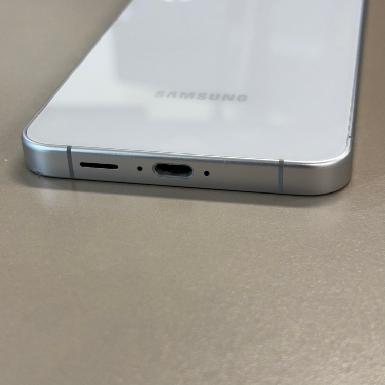 갤럭시S24FE 실버색상 256용량 미파손 무잔상 특AAA급 상태좋은단말기 이미지