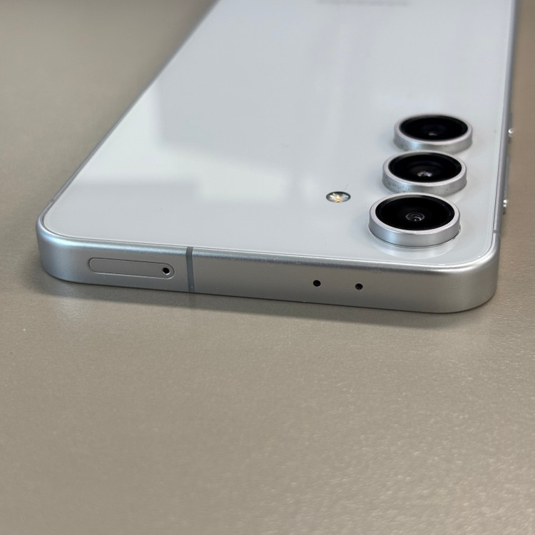 갤럭시S24FE 실버색상 256용량 미파손 무잔상 특AAA급 상태좋은단말기 이미지
