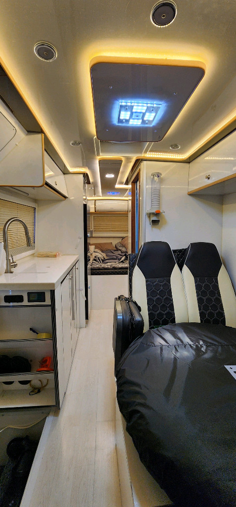 카운티.롱바디.캠핑카 풀옵션 이미지