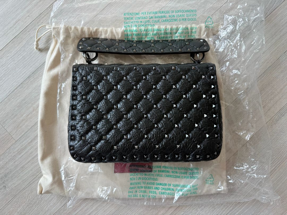 발렌티노 락스파이크 미디움 이미지