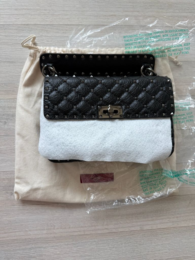 발렌티노 락스파이크 미디움 이미지