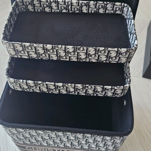 디올 오블리크 패턴 3단 화장품 케이스 이미지