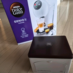 미개봉 새상품 돌체구스토 커피머신 지니오S 베이직 화이트 + 캡슐 틴케이스 이미지