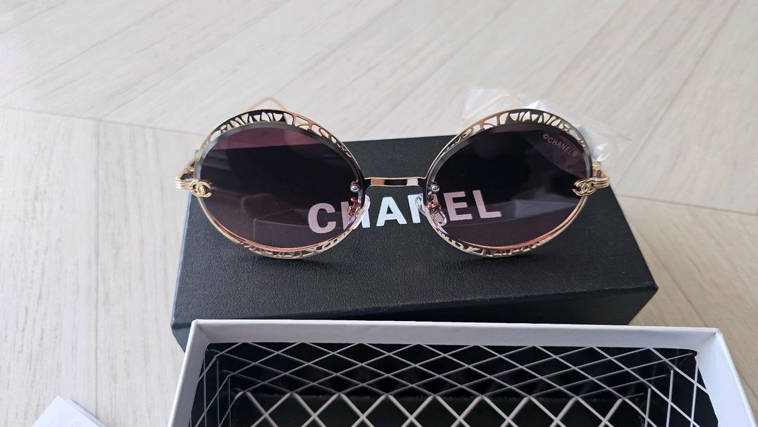샤넬 금장 선글라스 풀박 이미지