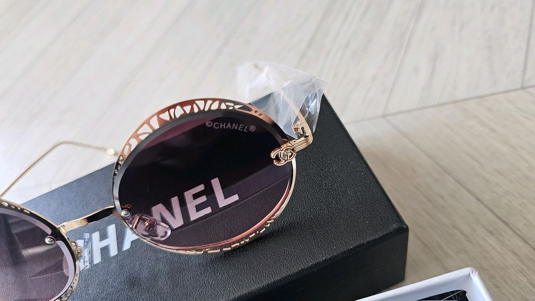 샤넬 금장 선글라스 풀박 이미지