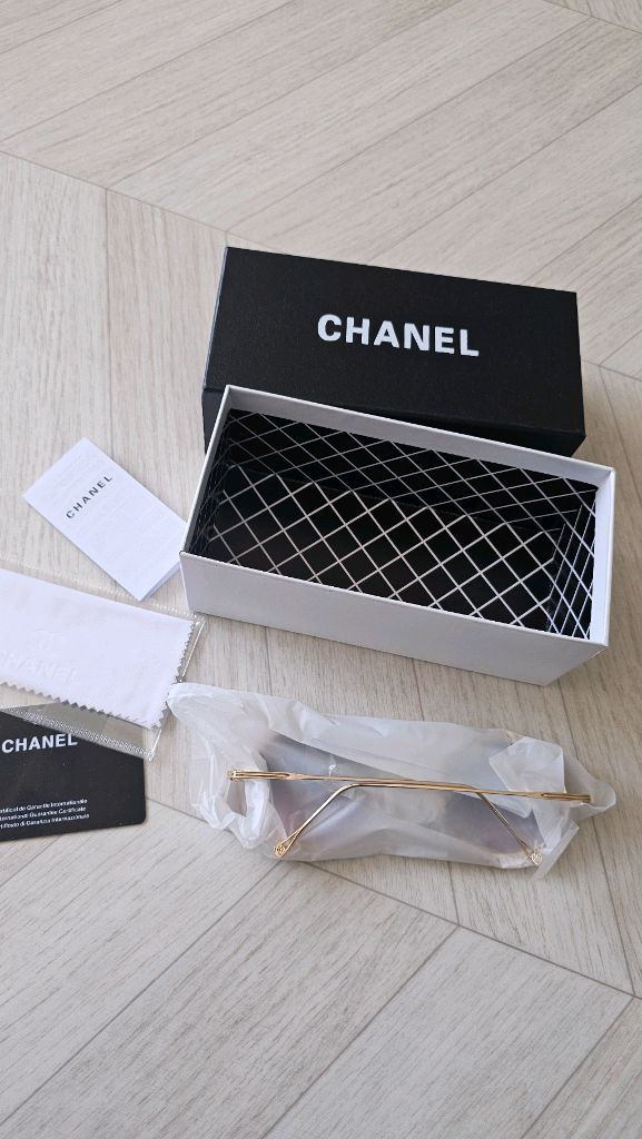 샤넬 금장 선글라스 풀박 이미지