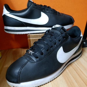 나이키 코르테즈 베이직(US9.5표기275 추천사이즈270) 이미지