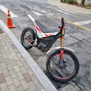 아크틱 레오파드 전기 자전거 자토바이 써론 라이트비x 울트라비 탈라리아 더트 바이크 전기 바이크 오프로드 이미지