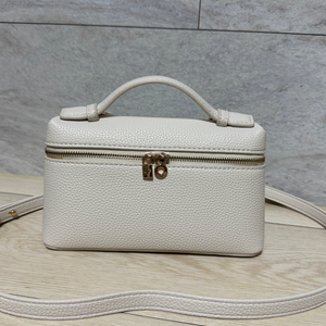 로로피아나 미니백 이미지