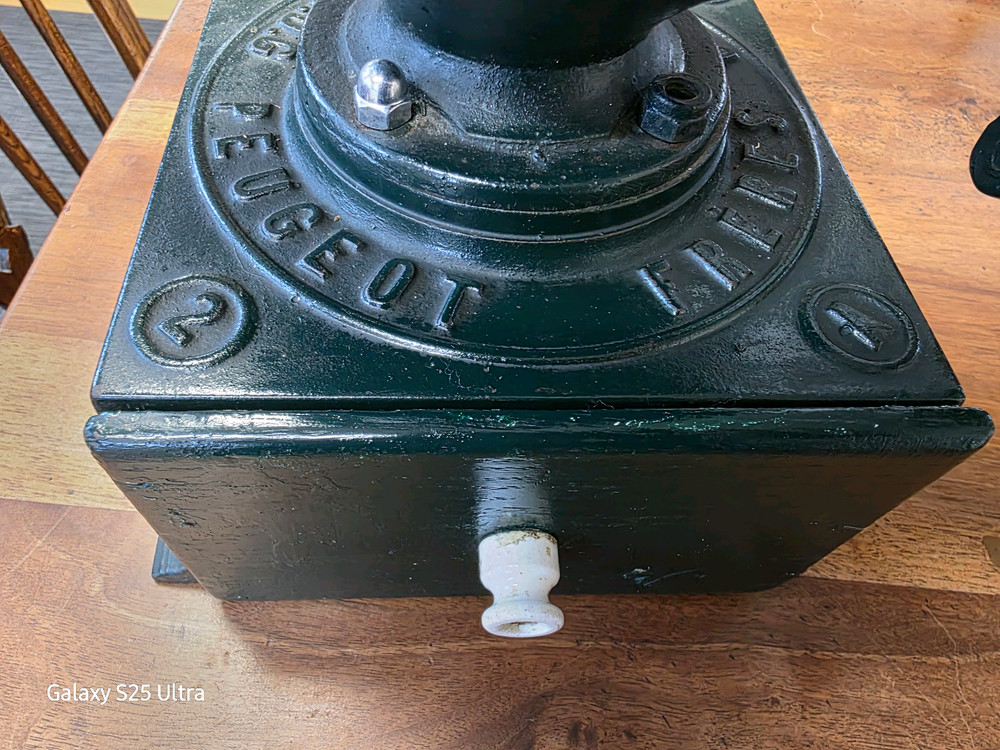 엔틱 프랑스 푸조 커피 그라인더 이미지